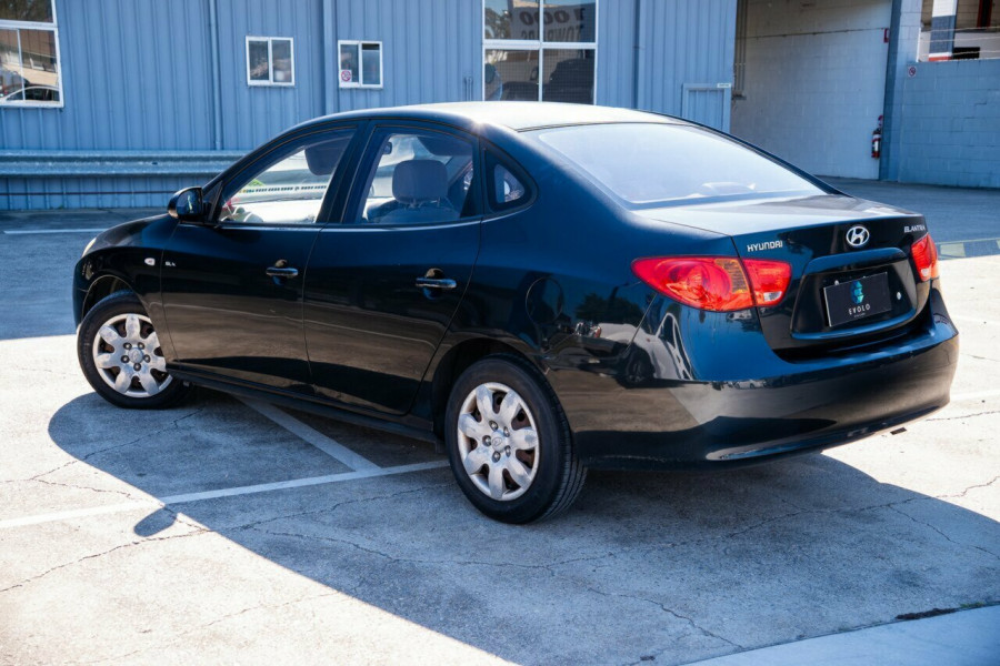 2008 Hyundai Elantra HD SLX Sedan Image 2