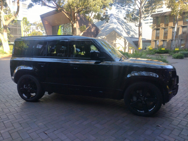 2025 MY25.5 Land Rover Defender L663 110 D350 X-Dynamic HSE SUV image 2