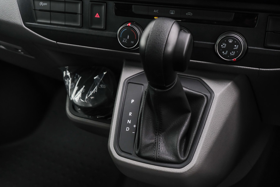 2024 Volkswagen Transporter T6.1 SWB Van Image 13