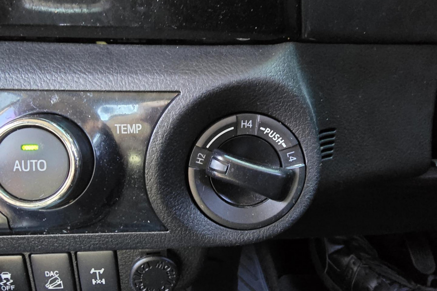 2017 Toyota HiLux  SR5 Double Cab Pick Up Image 23