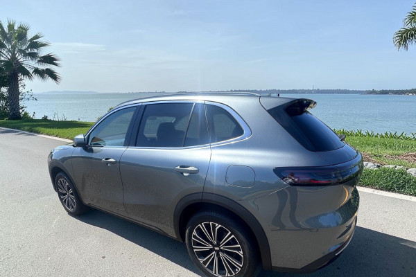 2026 Geely Starray EM-i P145 Complete SUV Image 3