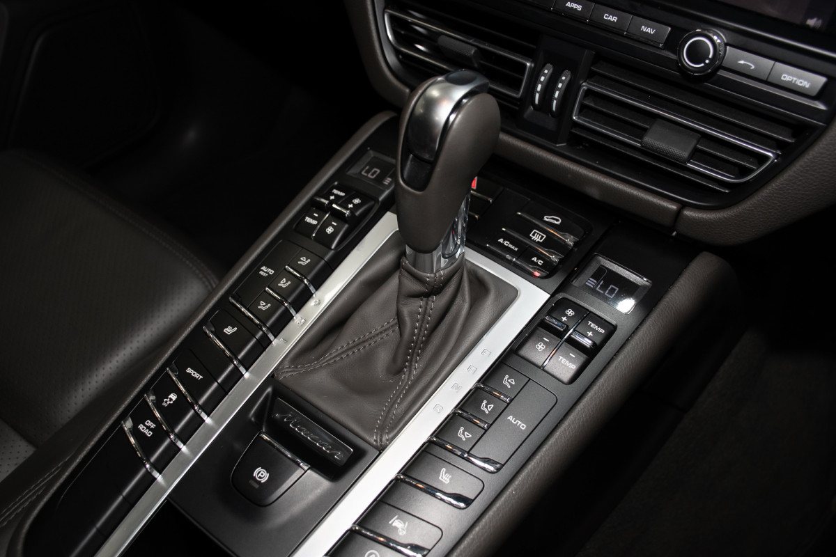 2021 Porsche Macan SUV