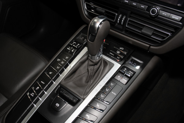 2021 Porsche Macan SUV Image 18