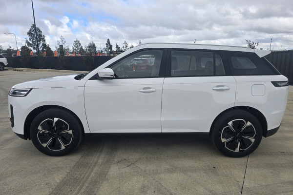 2026 Jaecoo J5  Summit SUV Image 4