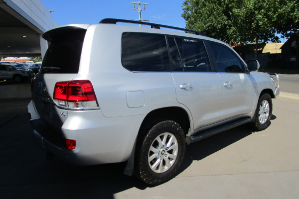 2020 Toyota LandCruiser VDJ200R VX SUV Image 7