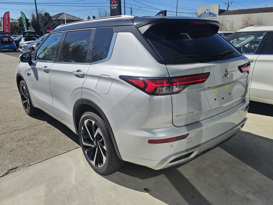 2024 Mitsubishi Outlander ZM PHEV Exceed Tourer SUV Image 5