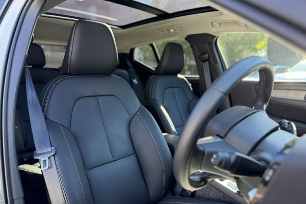 2025 Volvo XC40 XZ Plus B4 SUV Image 17