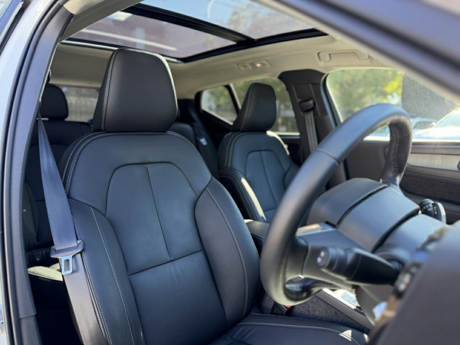 2025 Volvo XC40 XZ Plus B4 SUV Image 17