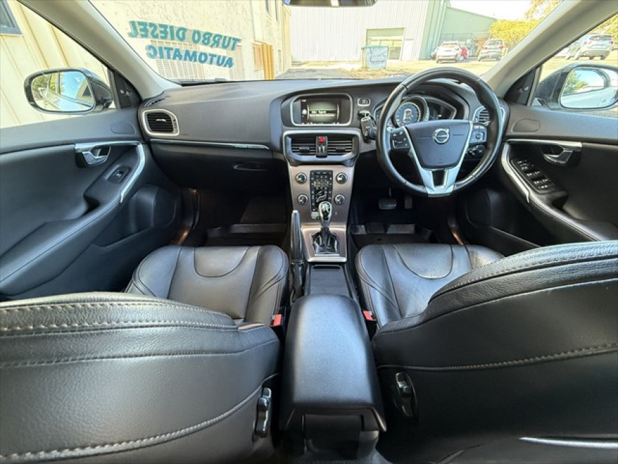 2017 MY18 Volvo V40 Cross Country M Series D4 Pro Hatch Image 12