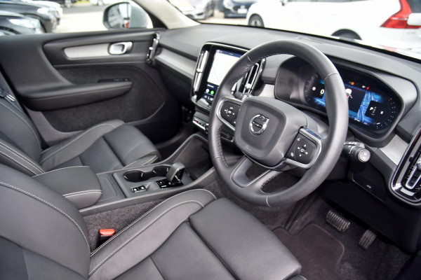 2025 Volvo XC40 XZ Plus B4 SUV Image 4