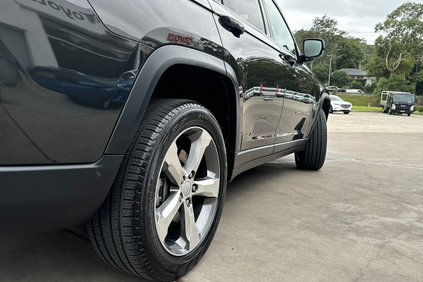 2022 Jeep Grand Cherokee WL L Limited Wagon Image 4