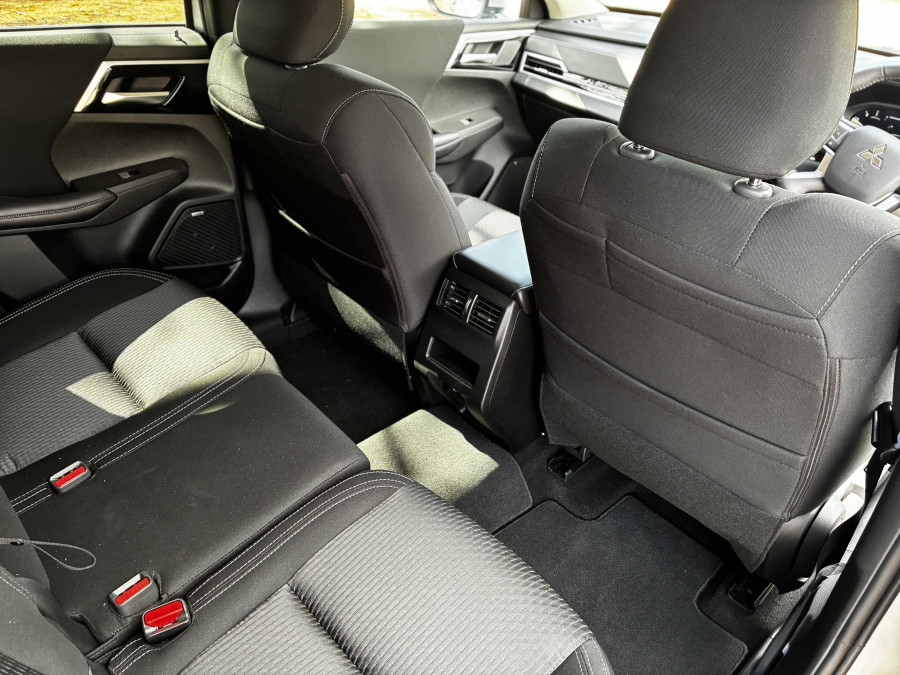 2025 Mitsubishi Outlander ZM LS SUV Image 14