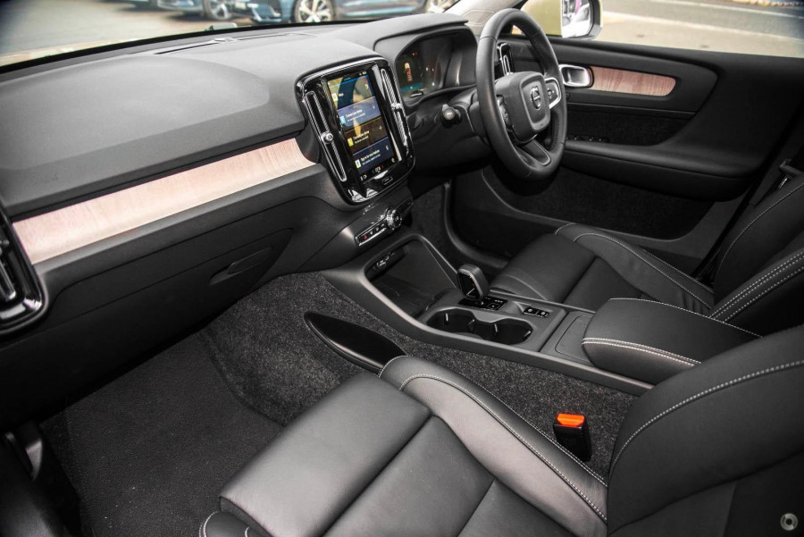 2025 MY26 Volvo XC40 XZ Plus B4 SUV Image 6