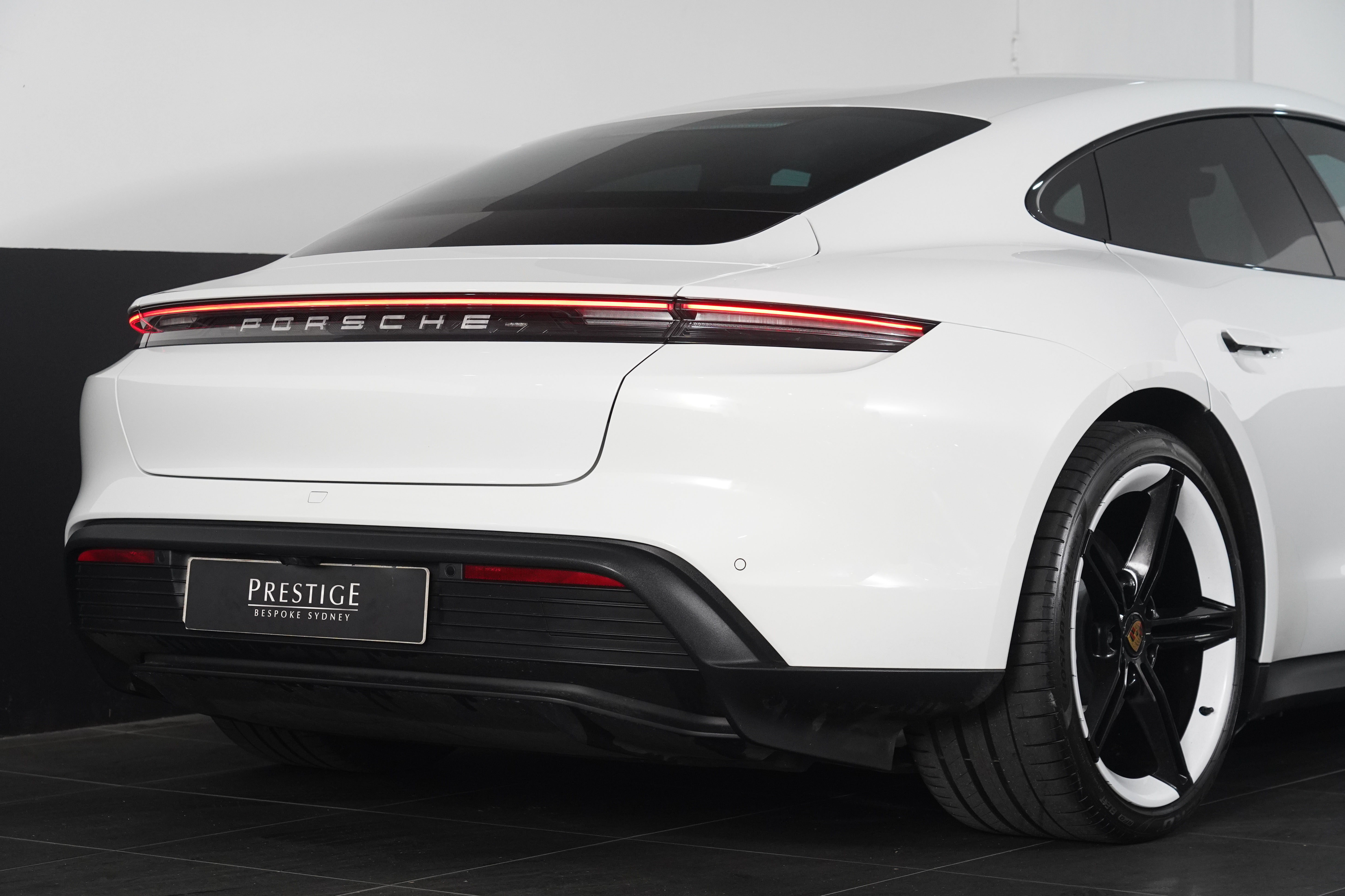 2021 Porsche Taycan 4S Coupe Image 19