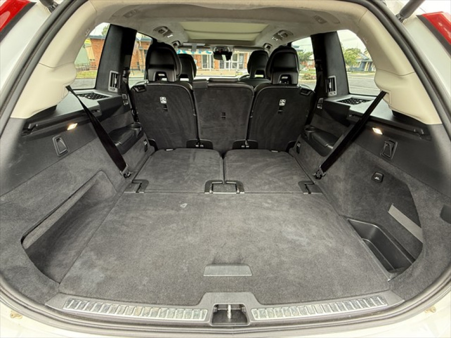 2017 Volvo XC90 L Series D5 Inscription SUV Image 17