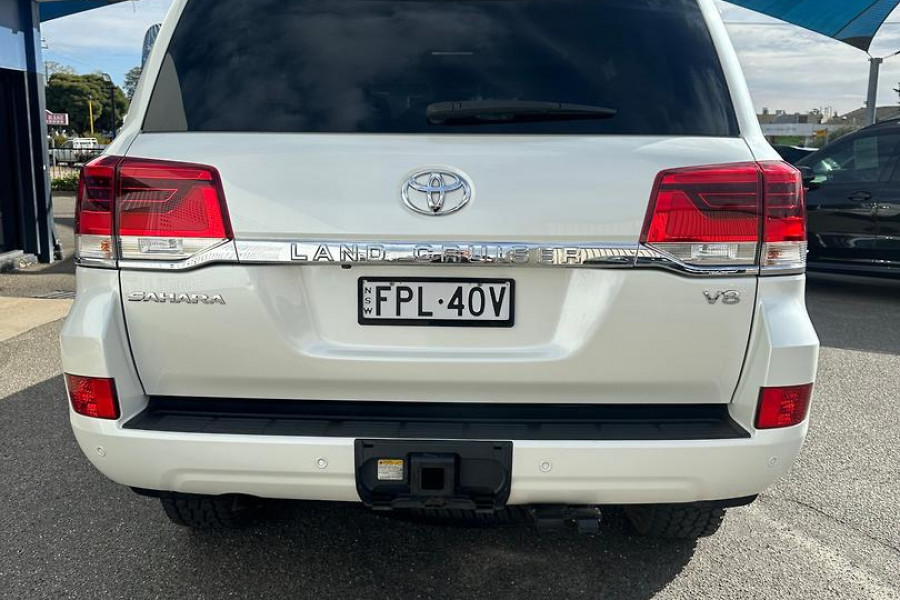 2020 Toyota LandCruiser VDJ200R Sahara SUV Image 6