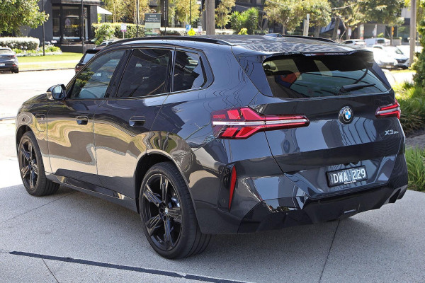 2025 BMW X3 G45 30e xDrive SUV image 5