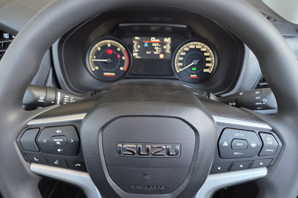 2026 Isuzu D-MAX RG SX High Ride Cab Chassis Image 10