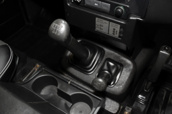 2013 Land Rover Defender 110 (4x4) SUV image 16