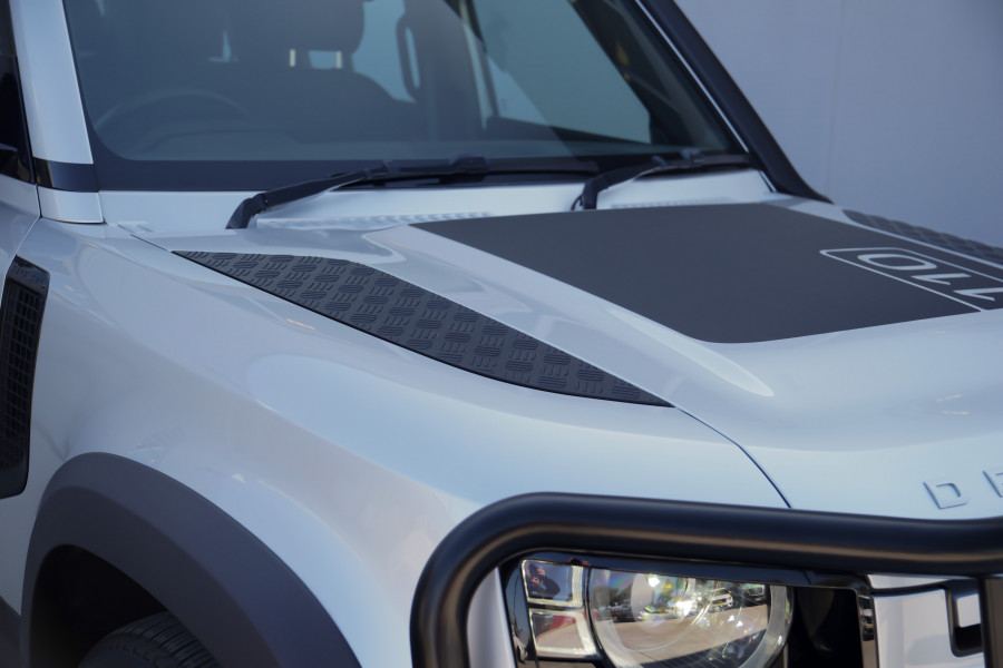 2020 Land Rover Defender L663 SE Wagon Image 54
