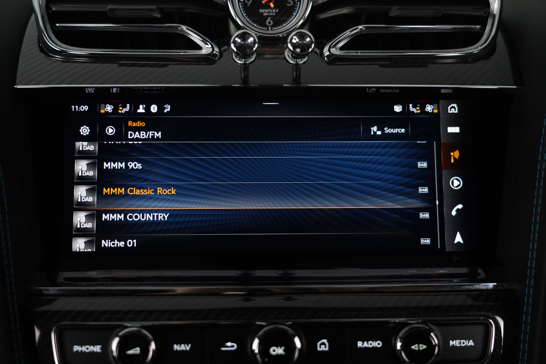 2024 Bentley Bentayga V8S Black Line SUV Image 31