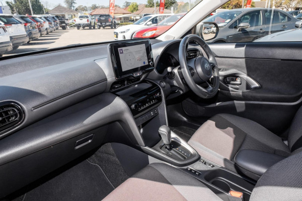 2025 Toyota Yaris Cross MXPJ10R GX SUV Image 8