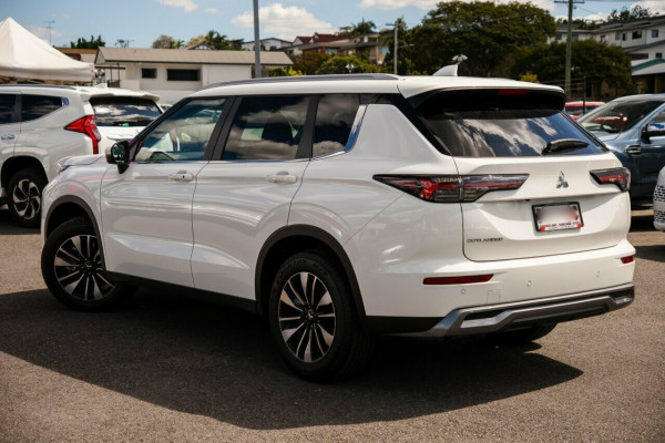 2025 Mitsubishi Outlander ZM LS SUV Image 2
