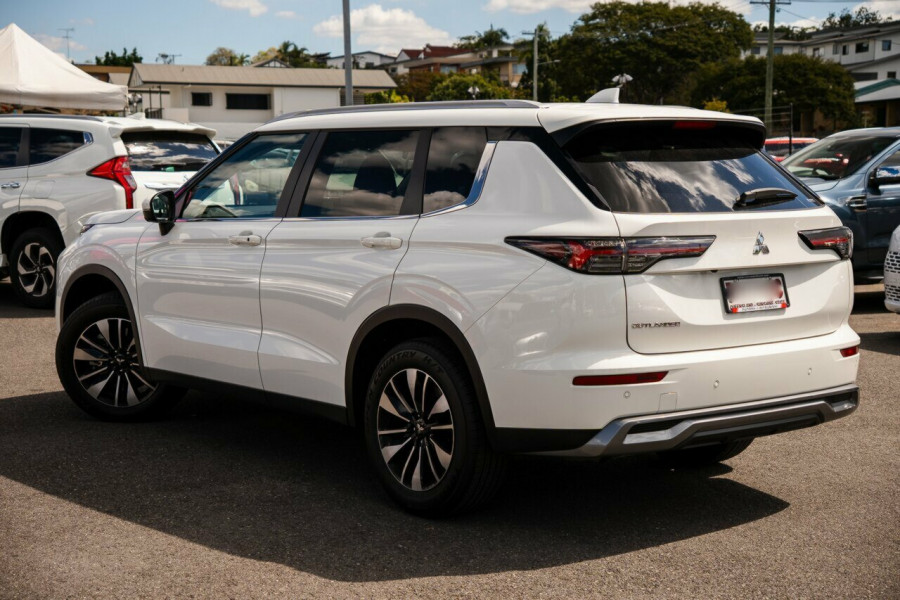 2025 Mitsubishi Outlander ZM LS SUV Image 2