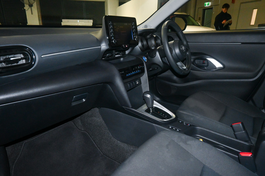 2020 Toyota Yaris Cross MXPJ10R GX SUV Image 8