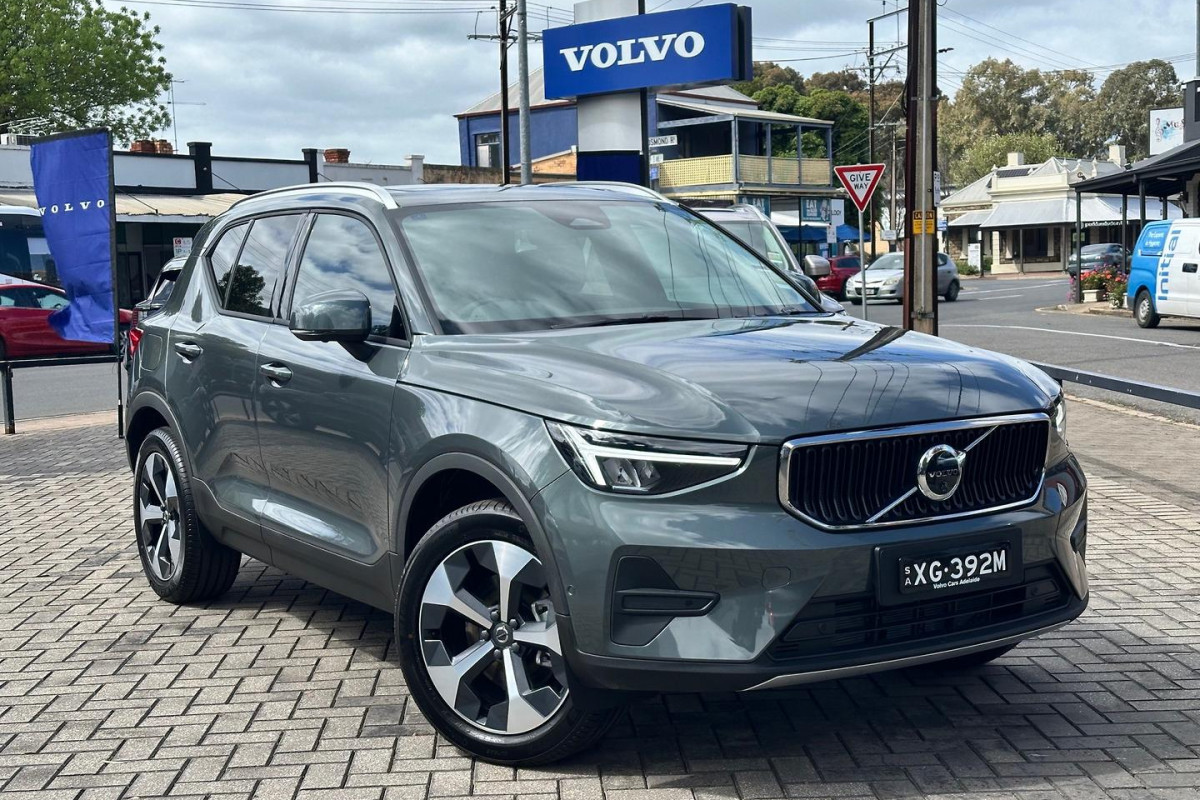2026 Volvo XC40 XZ Plus B4 SUV