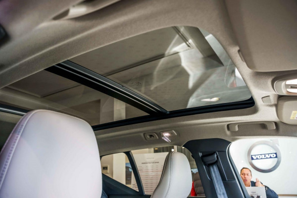 2026 Volvo XC40 XZ Ultra B4 Bright SUV Image 17