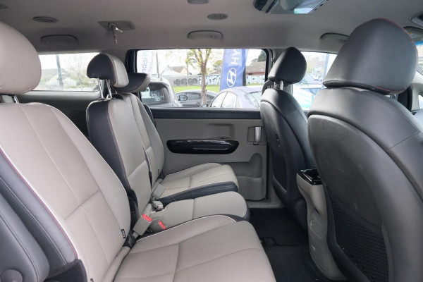 2017 MY18 Kia Carnival YP SLi Van Image 12
