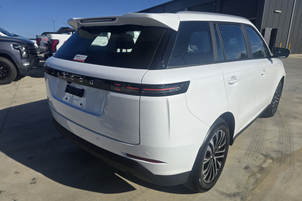 2026 Jaecoo J5  Track SUV Image 8