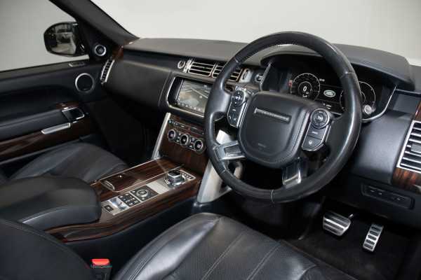 2018 Land Rover Range Rover SDV8 Vogue SE SUV Image 16