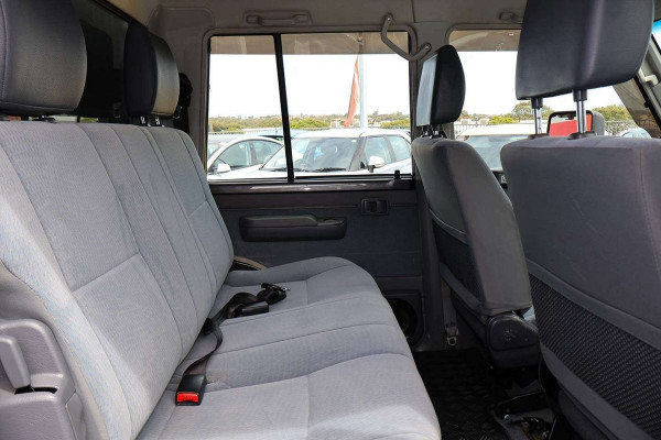 2017 Toyota LandCruiser VDJ76R GXL Dual Cab Chassis Image 16