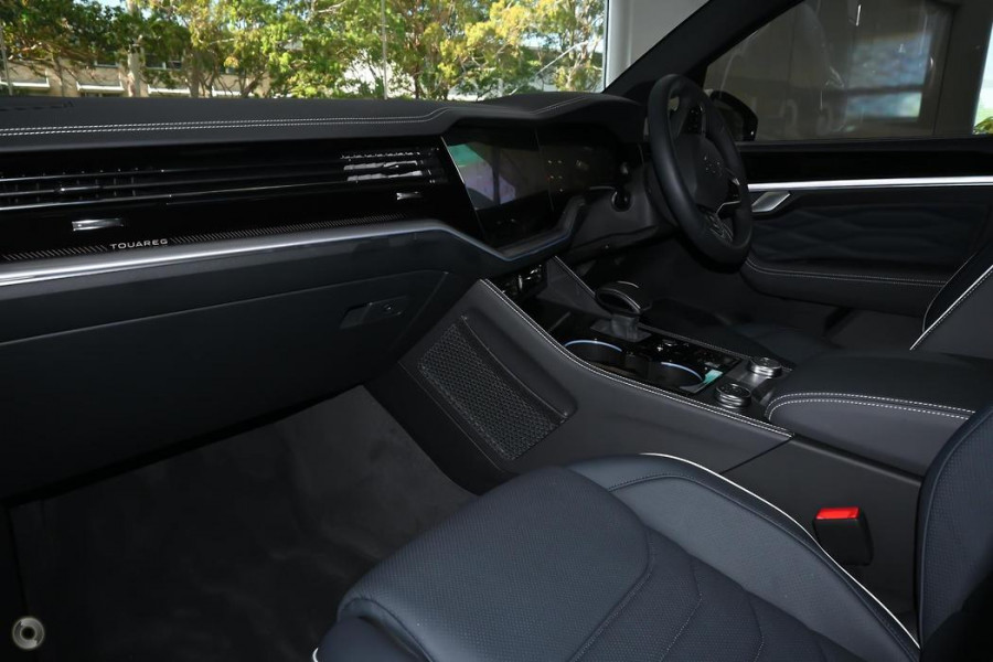 2025 Volkswagen Touareg RC 210TDI R-Line SUV Image 16