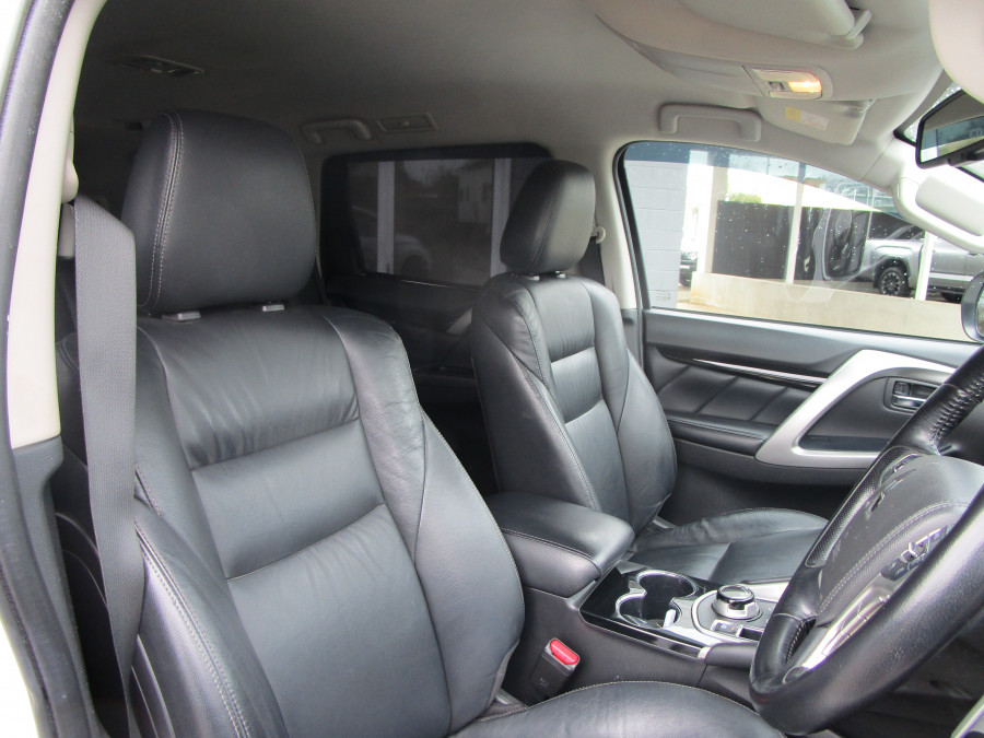 2019 Mitsubishi Pajero Sport QE Black Edition SUV Image 10