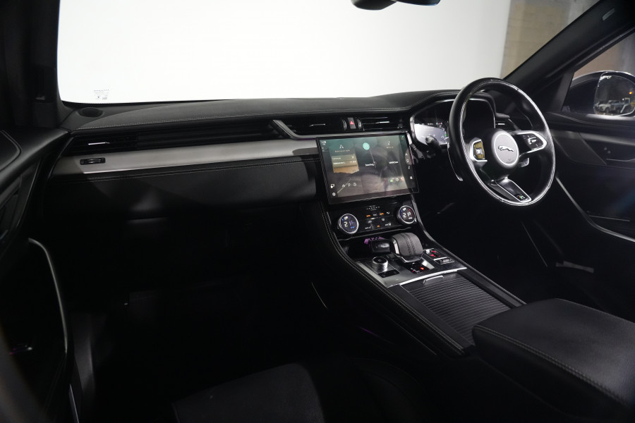 2021 Jaguar F-PACE R-Dynamic SE SUV Image 12