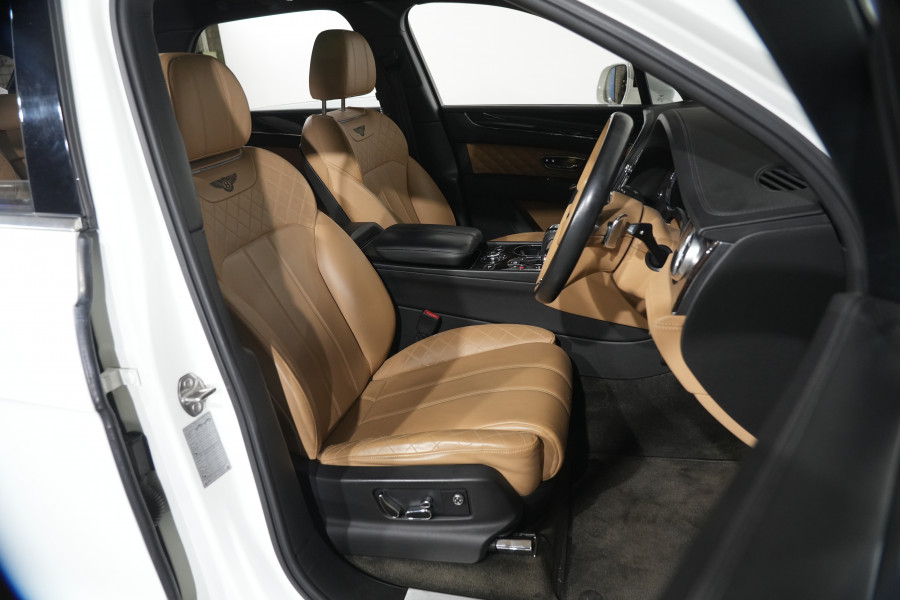 2016 Bentley Bentayga SUV Image 25