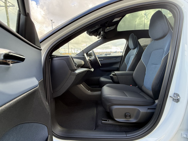2026 Volvo EX30  Single Motor Extended Range Ultra SUV image 13