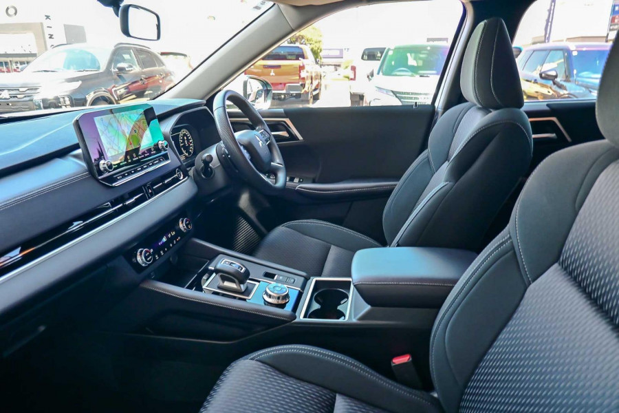 2025 MY24 Mitsubishi Outlander ZM PHEV ES SUV Image 9