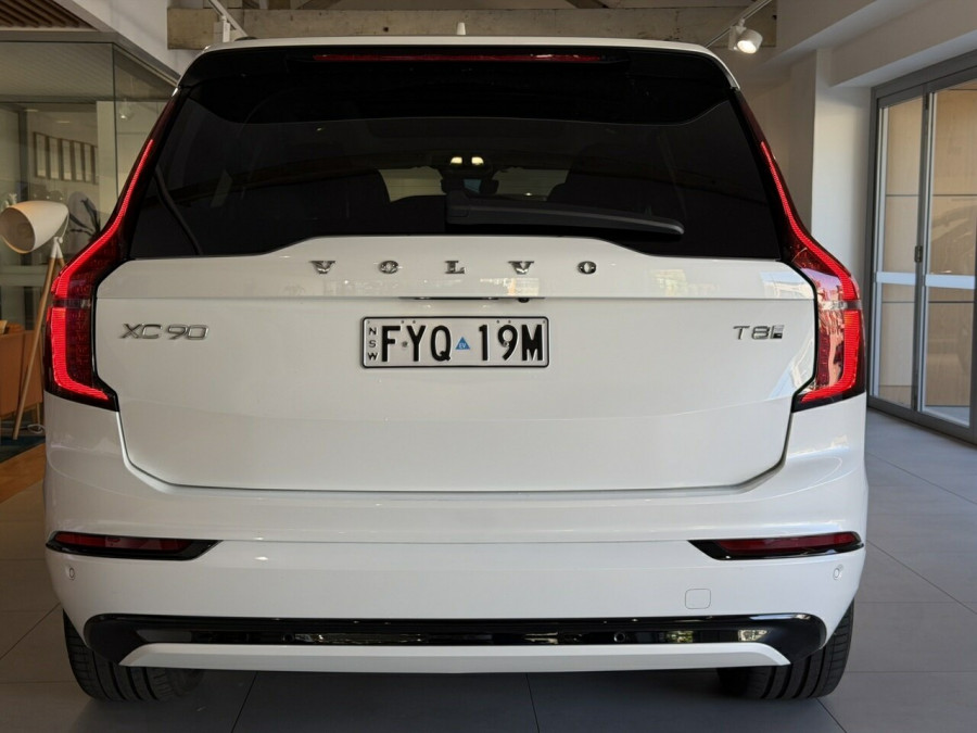 2025 Volvo XC90 L Series Ultra T8 Plug-In Hybrid SUV Image 6