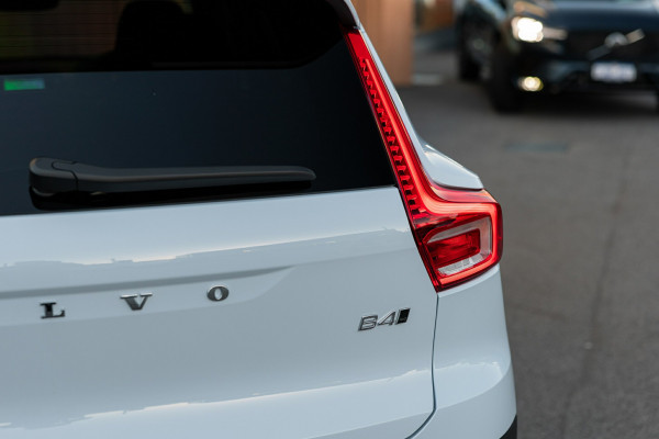 2025 MY26 Volvo XC40 XZ Ultra B4 Dark SUV Image 21