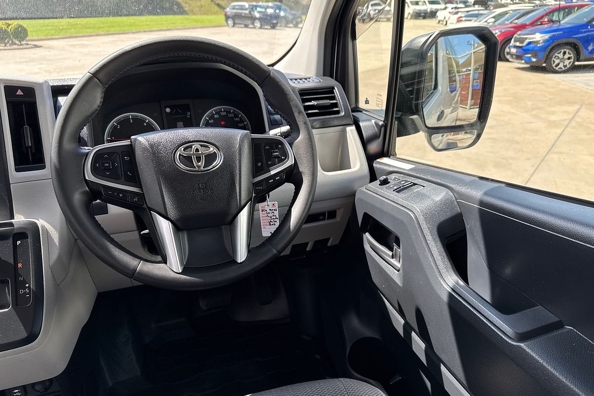 2019 Toyota HiAce GDH300R Commuter Van Image 7