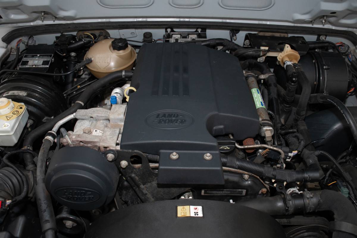 2013 Land Rover Defender 110 (4x4) SUV