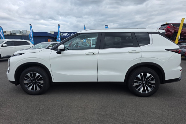 2025 Mitsubishi Outlander ZM LS SUV Image 6