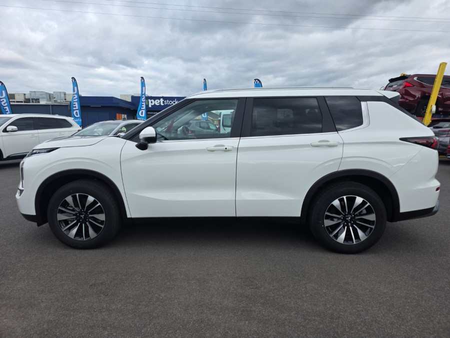 2025 Mitsubishi Outlander ZM LS SUV Image 6
