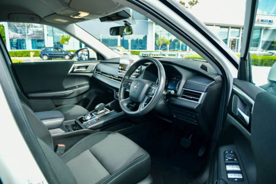 2023 MY24 Mitsubishi Outlander ZM ES SUV Image 14