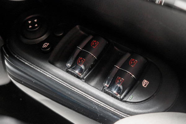 2021 MINI Cooper F55 LCI S Classic Hatch image 21