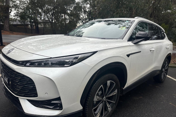 2025 MG HS AS33H Essence Hybrid+ SUV Image 2
